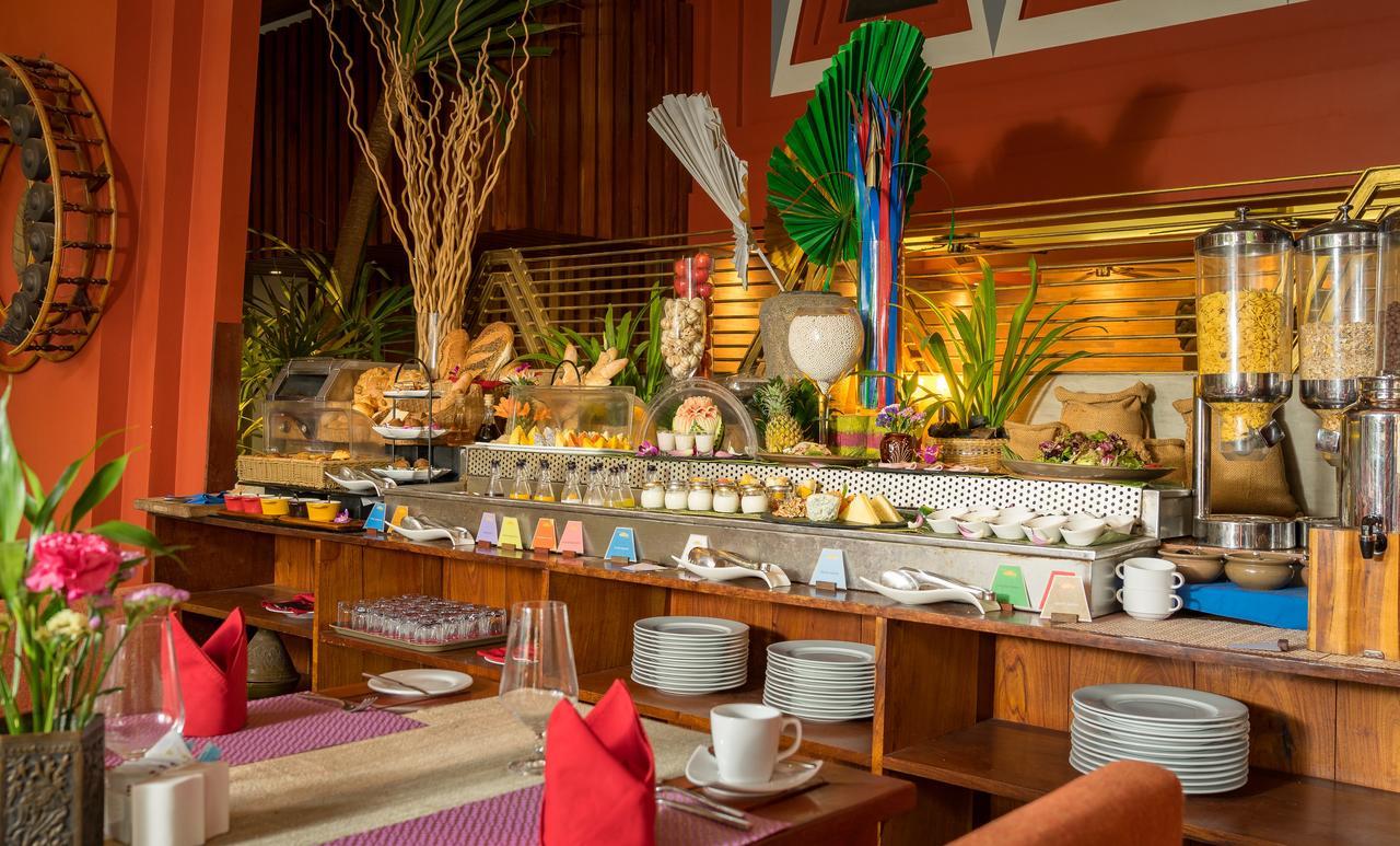 فندق جولدن تيمبل ريزيدانس سيام ريب المظهر الخارجي الصورة A buffet at a hotel