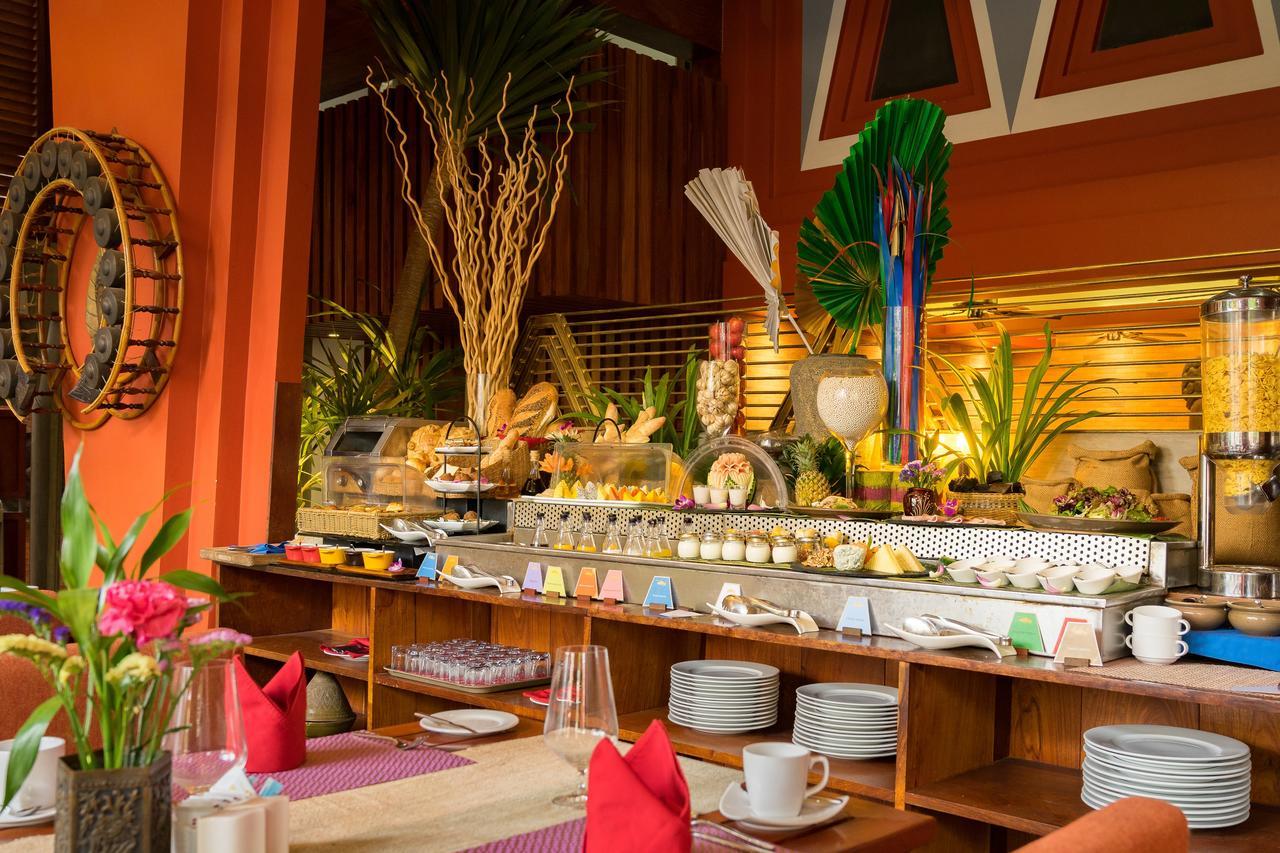 فندق جولدن تيمبل ريزيدانس سيام ريب المظهر الخارجي الصورة A buffet at a hotel