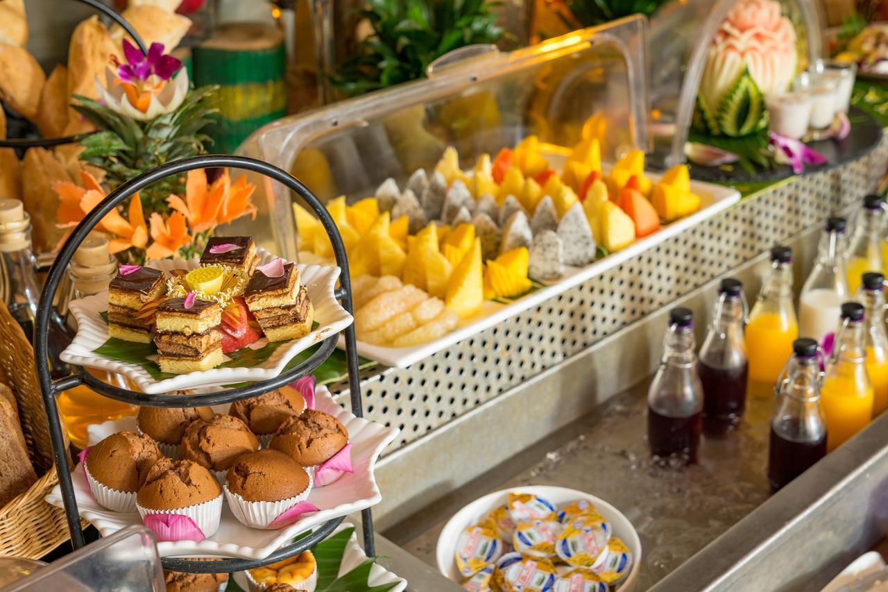 فندق جولدن تيمبل ريزيدانس سيام ريب المظهر الخارجي الصورة A buffet at a hotel