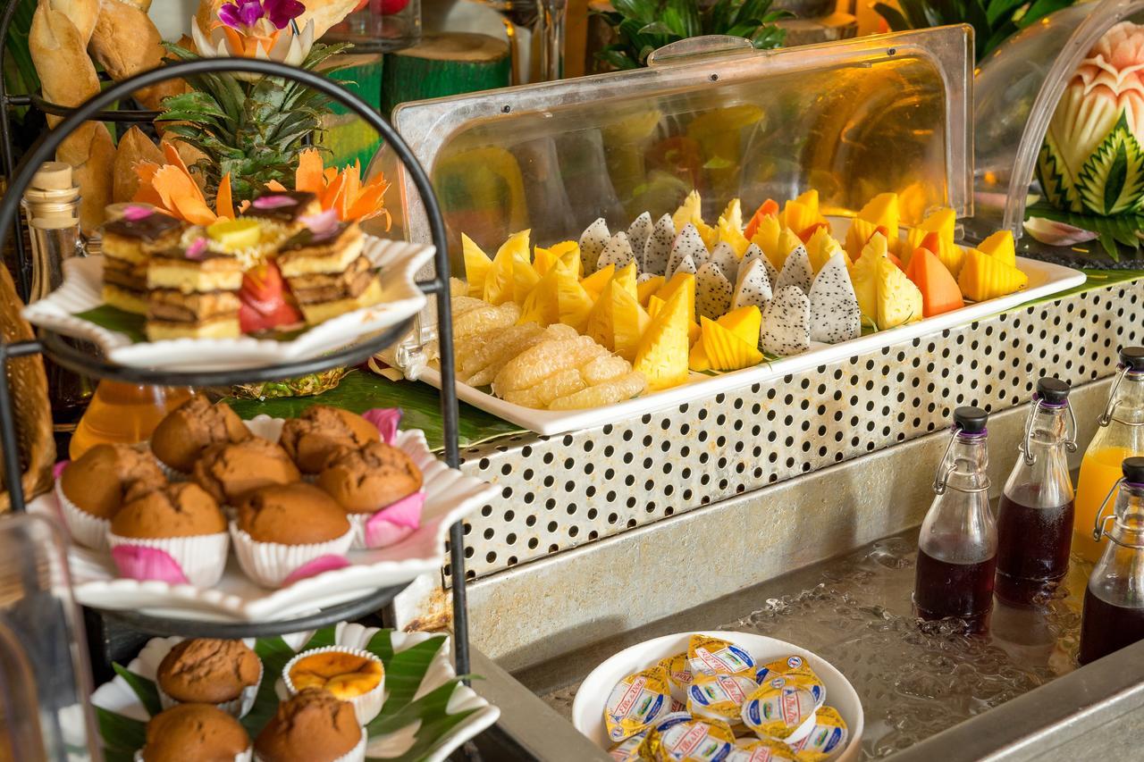 فندق جولدن تيمبل ريزيدانس سيام ريب المظهر الخارجي الصورة A selection of fruit at a buffet