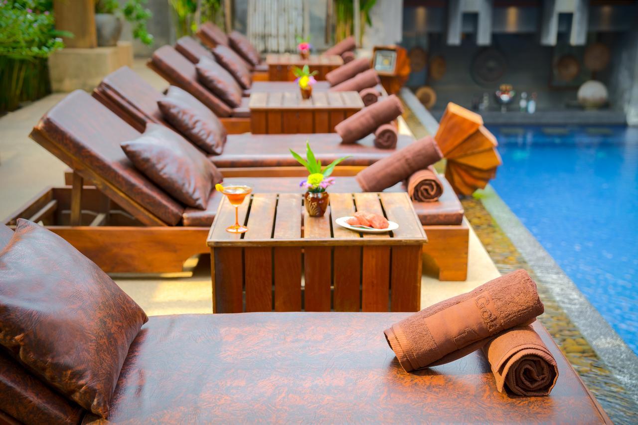 فندق جولدن تيمبل ريزيدانس سيام ريب المظهر الخارجي الصورة Poolside at the hotel