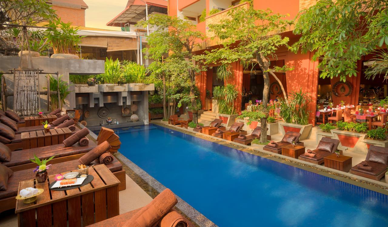 فندق جولدن تيمبل ريزيدانس سيام ريب المظهر الخارجي الصورة The swimming pool at the hotel