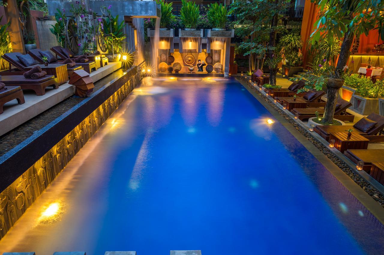 فندق جولدن تيمبل ريزيدانس سيام ريب المظهر الخارجي الصورة The pool at the hotel