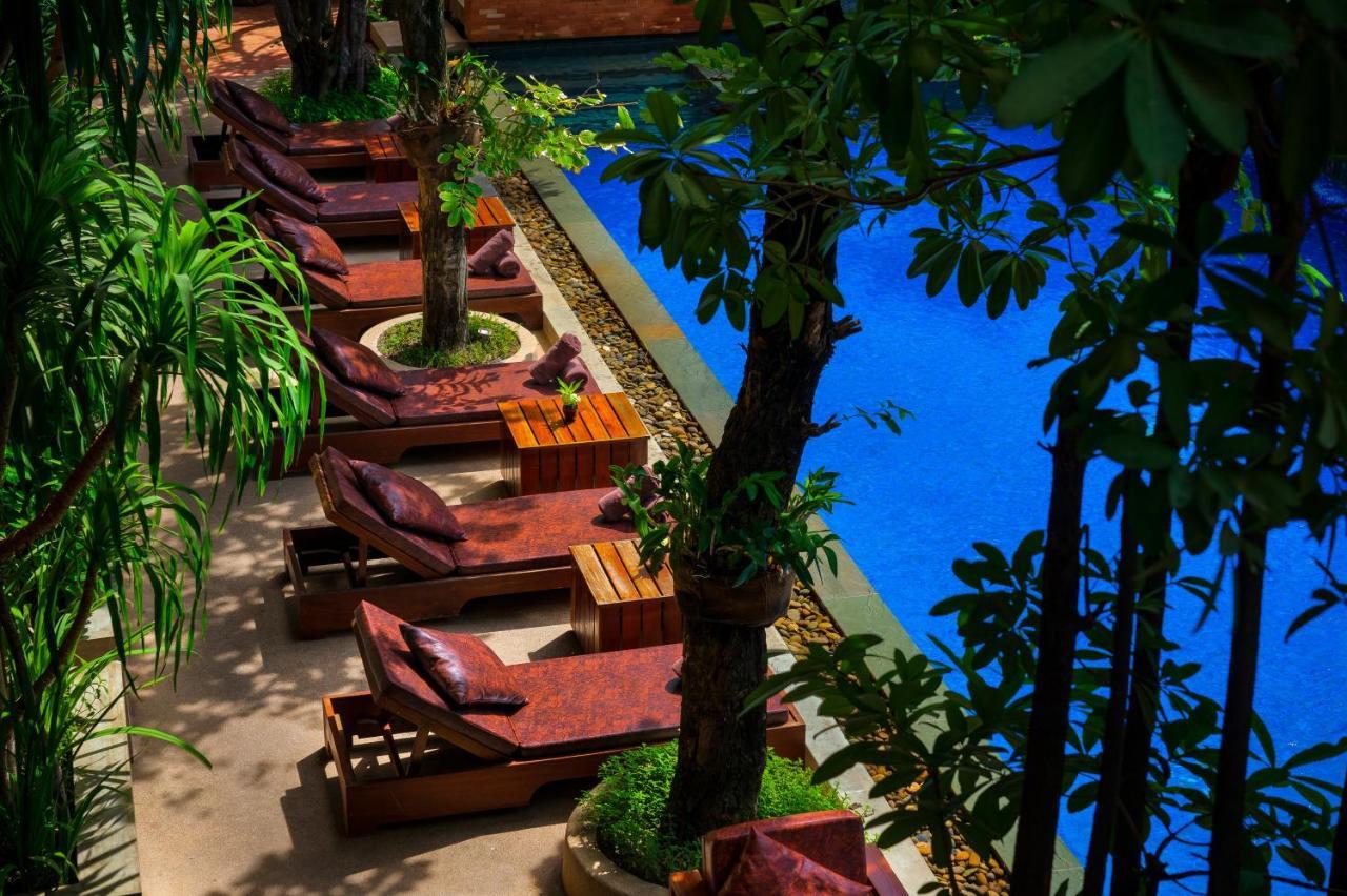 فندق جولدن تيمبل ريزيدانس سيام ريب المظهر الخارجي الصورة The swimming pool at the hotel