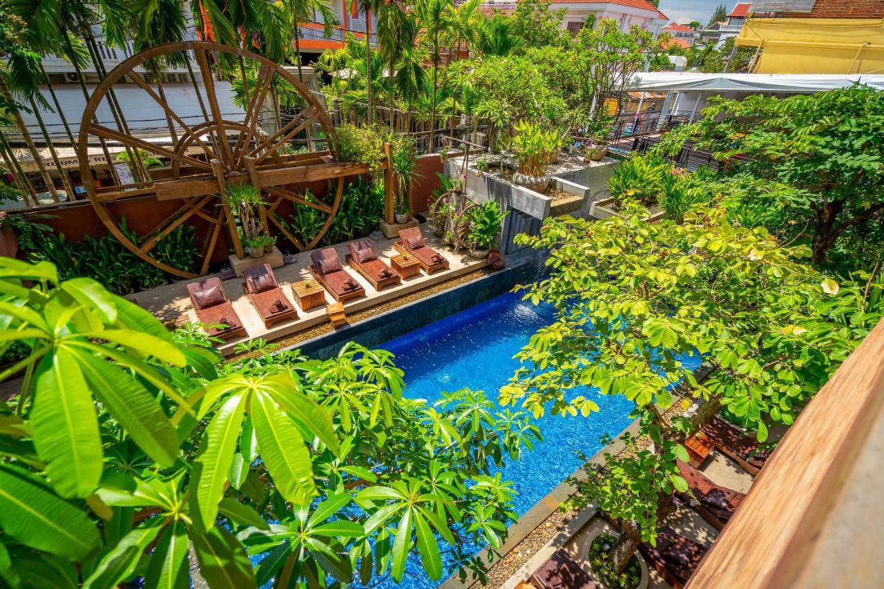 فندق جولدن تيمبل ريزيدانس سيام ريب المظهر الخارجي الصورة The swimming pool at the hotel